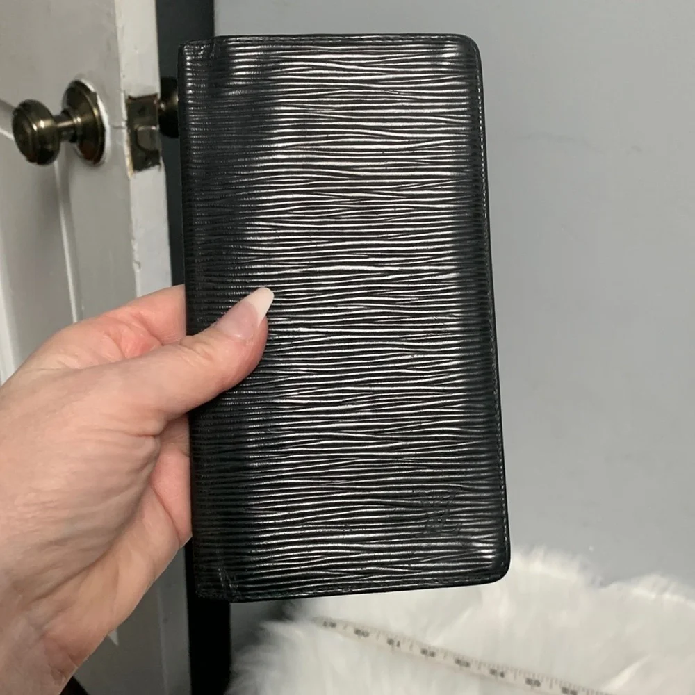 1999 authentic Louis Vuitton black epi leather wallet